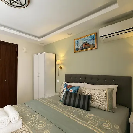 Ozer & Hotel