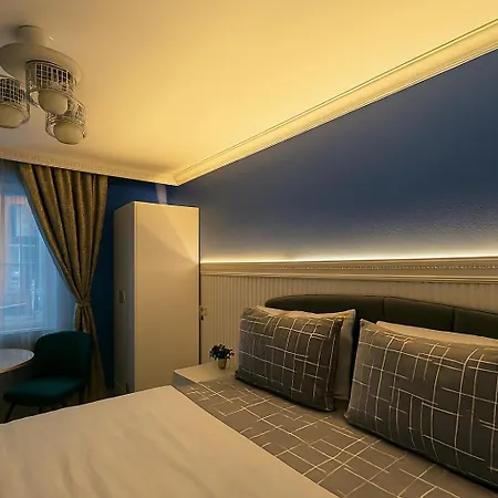 Ozer & Hotel
